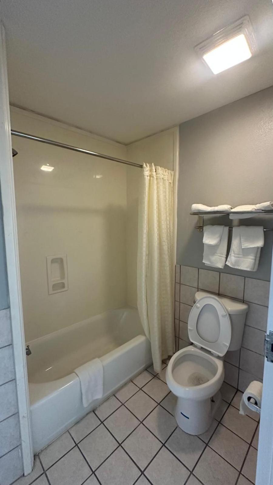 Executive Inn & Suites West Columbia Buitenkant foto