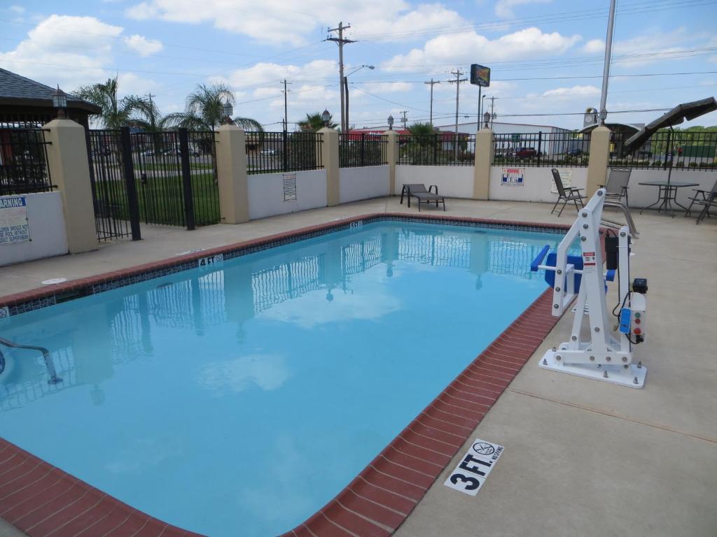 Executive Inn & Suites West Columbia Buitenkant foto