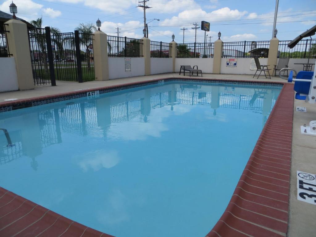 Executive Inn & Suites West Columbia Buitenkant foto