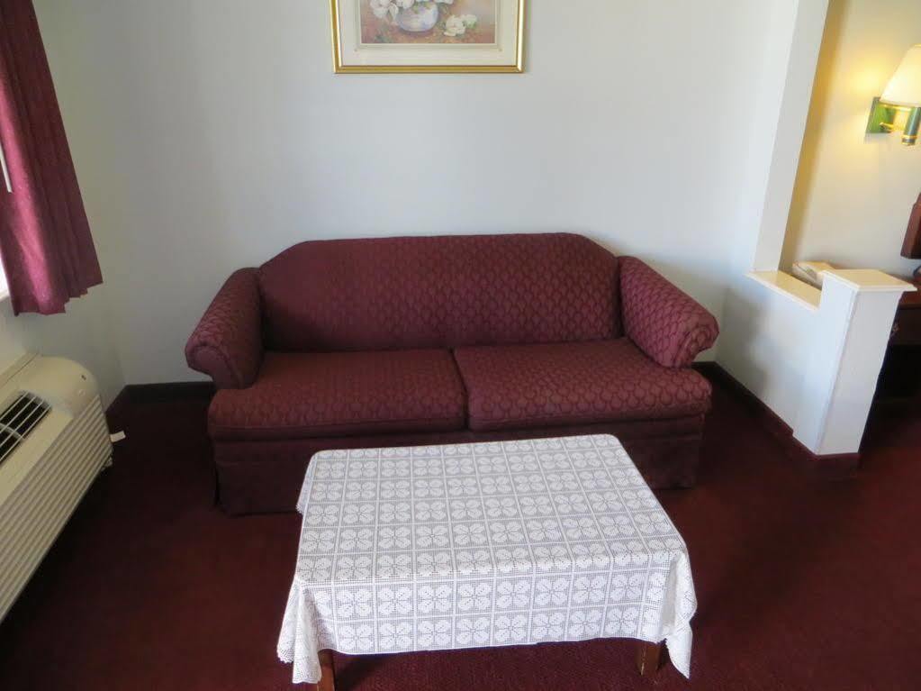 Executive Inn & Suites West Columbia Buitenkant foto