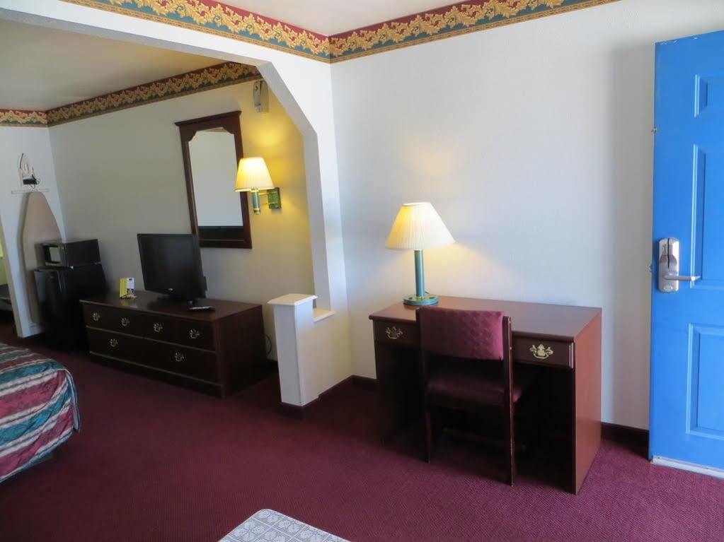 Executive Inn & Suites West Columbia Buitenkant foto