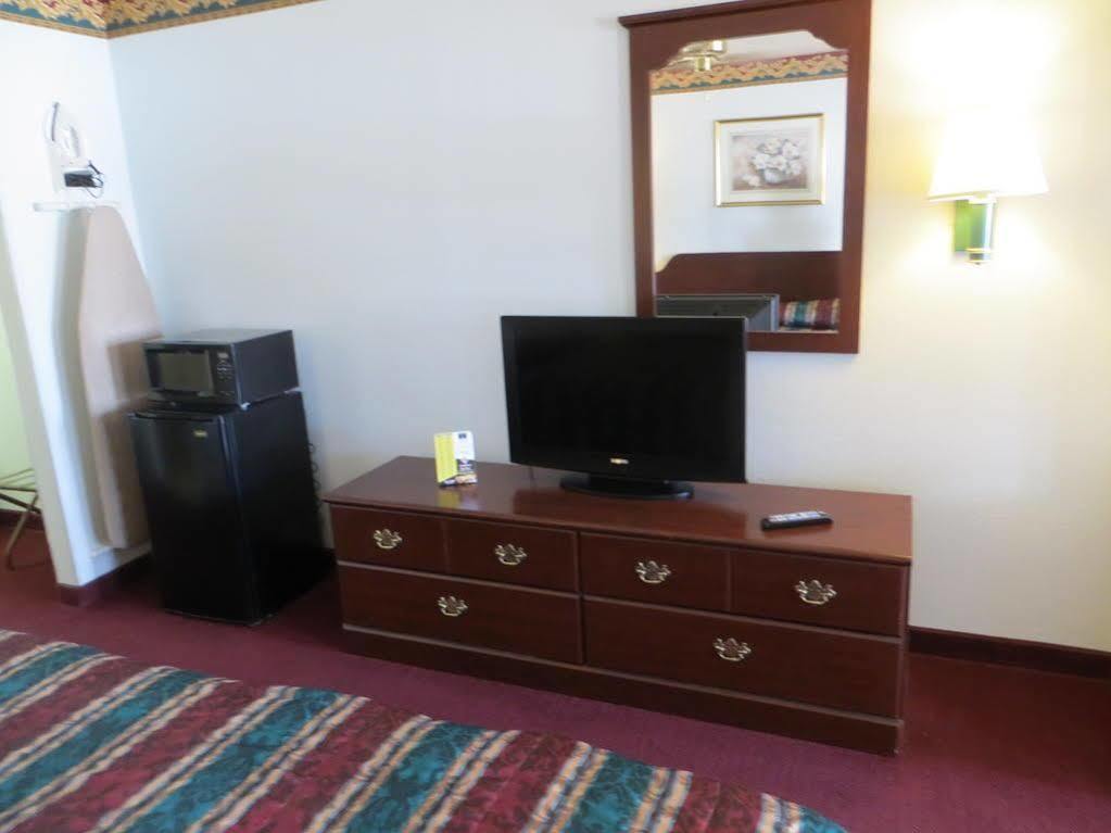 Executive Inn & Suites West Columbia Buitenkant foto